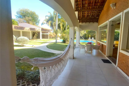 Casa à venda com 5 quartos, sendo 2 suítes, no condomínio Estância Marambaia, Vinhedo - SP
