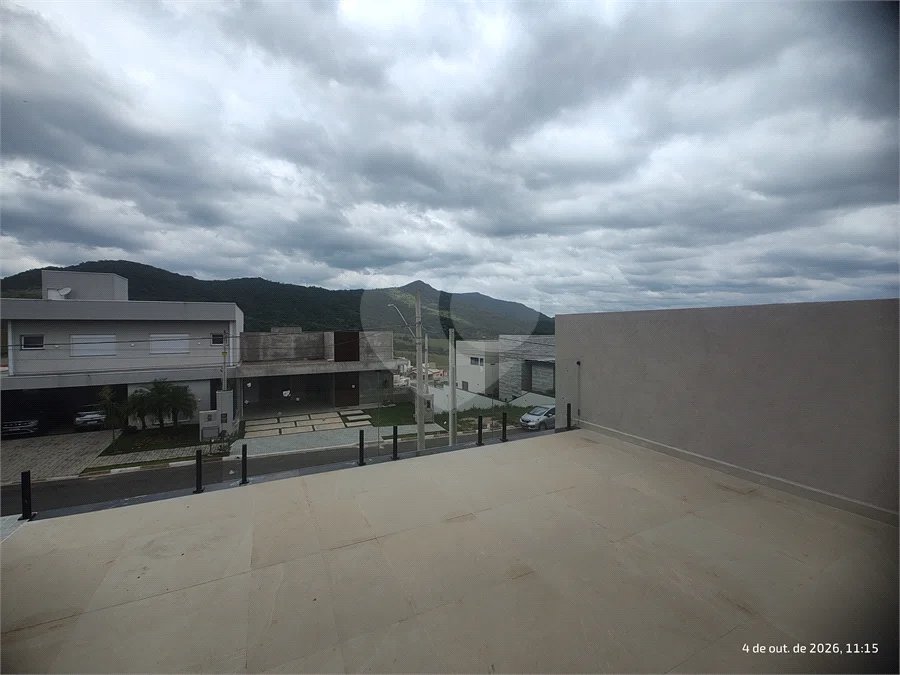 Casa exclusiva em Atibaia de alto padrão com 3 suítes, piscina, espaço gourmet, condomínio fechado, aceita financiamento