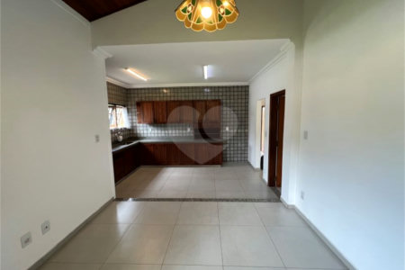 Casa à venda ou para alugar com 4 quartos, sendo 3 suítes, no condomínio Estância Marambaia, Vinhedo - SP