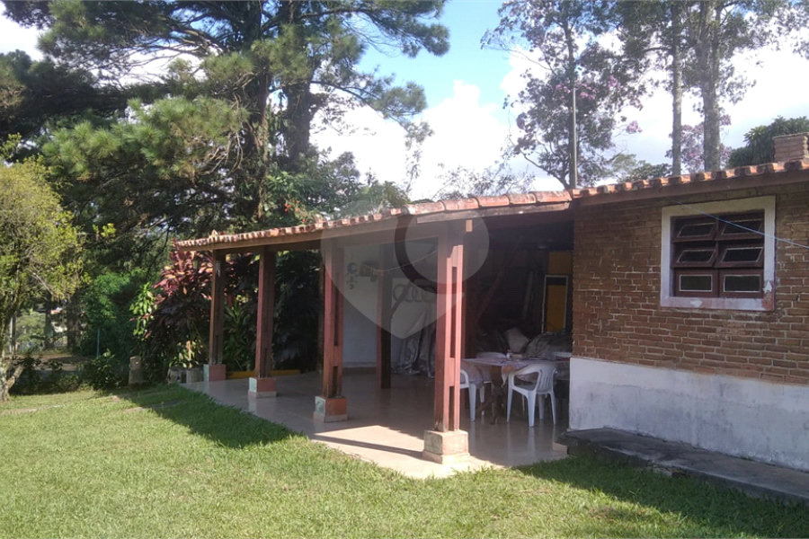 Casa à venda com 5 quartos, sendo 3 suítes, no condomínio Alpes da Cantareira, Mairiporã - SP