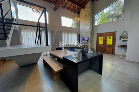 Casa à venda com 4 suítes no condomínio Portal Ouro Verde, Atibaia - SP