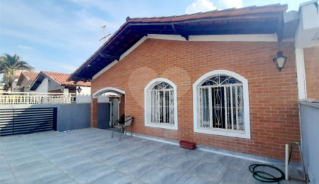 Casa à venda com 3 quartos, sendo 1 suíte,  no Centro, Vinhedo, SP