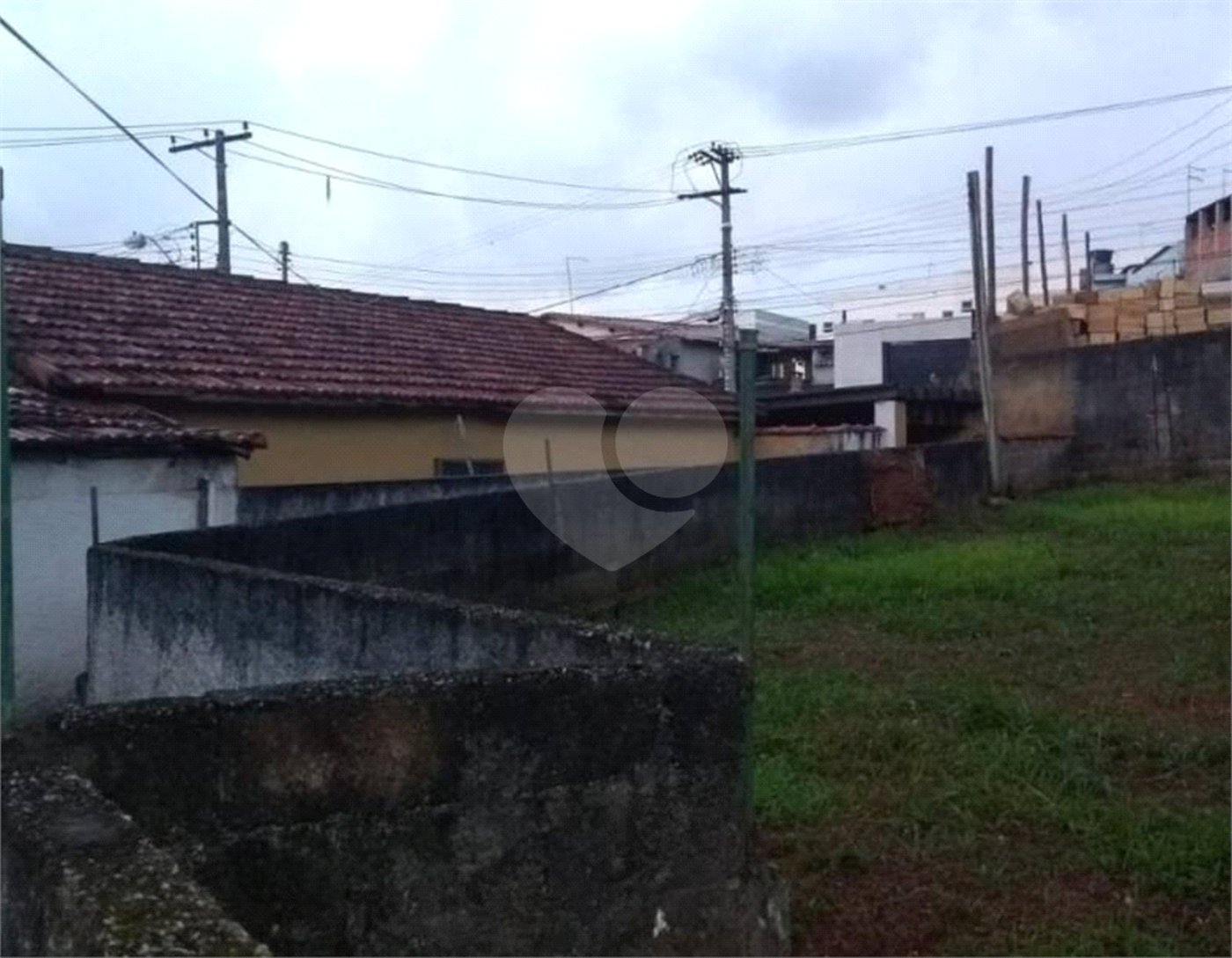 Casa à venda com 3 quartos em Jardim Indaiá, Poá, SP