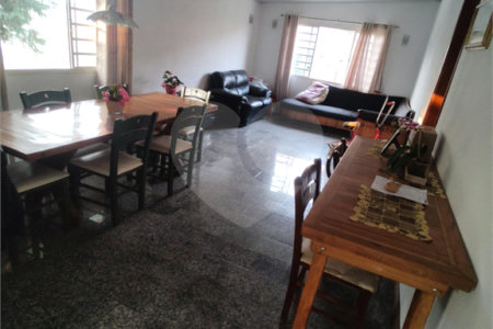 Chácara à venda com 4 quartos, sendo 1 suíte, em Vila Santa Helena, Atibaia, SP