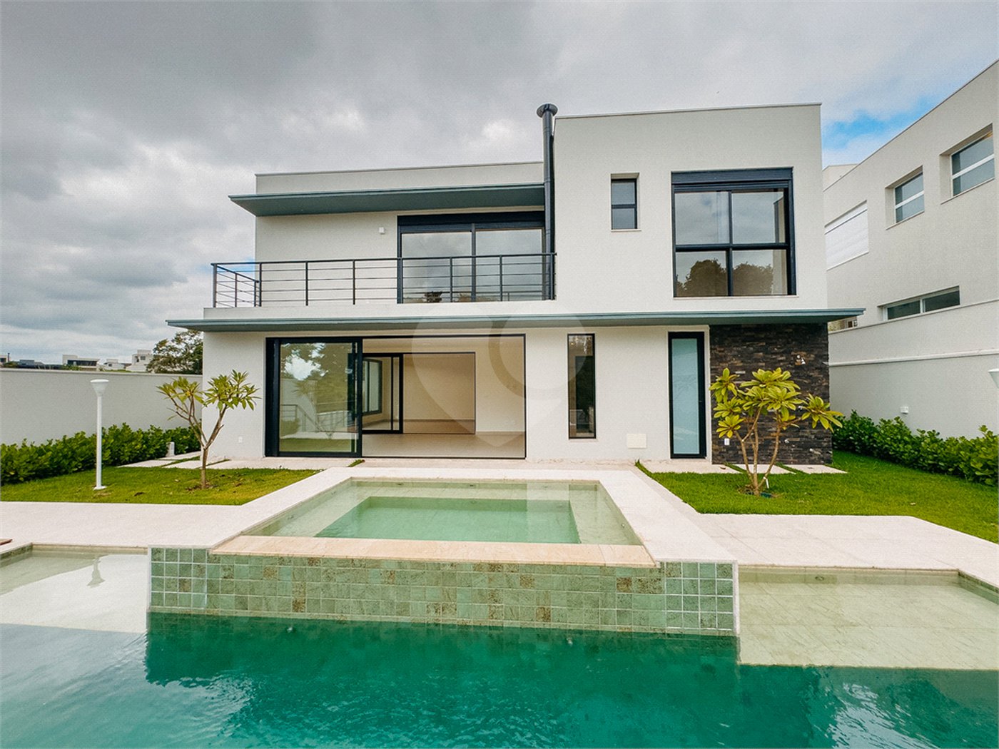 Casa à venda com 4 suítes no condomínio Villa dos Pinheiros, Indaiatuba - SP