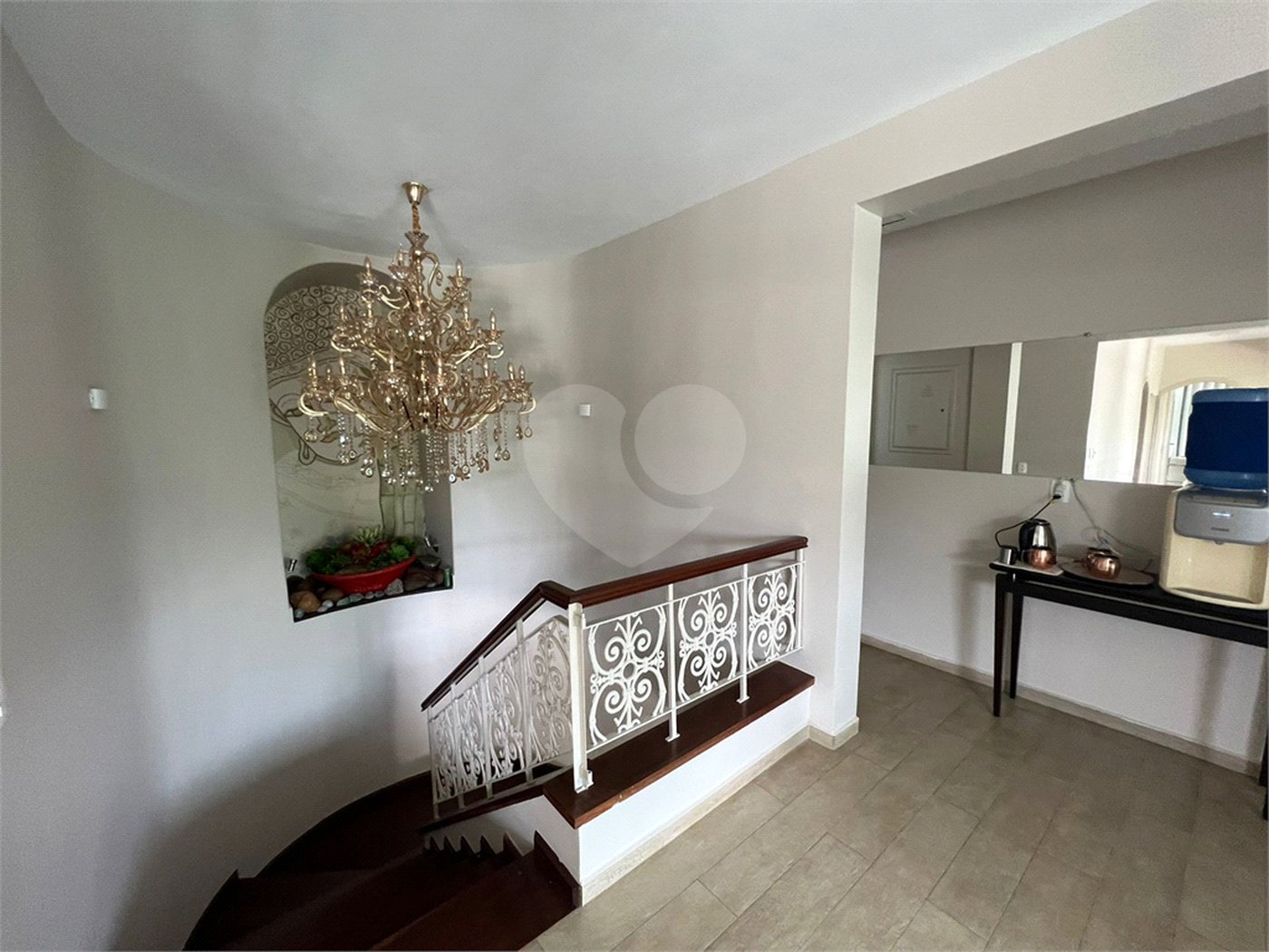 Casa à venda com 6 quartos, sendo 5 suítes, no condomínio Alpes da Cantareira, Mairiporã - SP