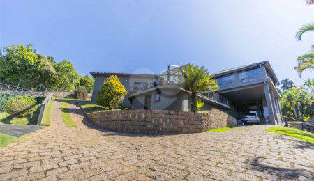 Casa à venda com 5 suítes no condomínio Vale da Santa Fé, Vinhedo - SP
