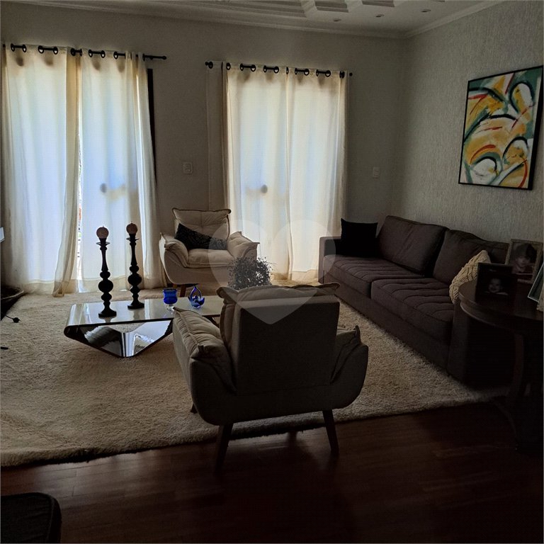 Sobrado à venda com 4 quartos, sendo 2 suítes, em Vila José Bonifácio, Araraquara, SP
