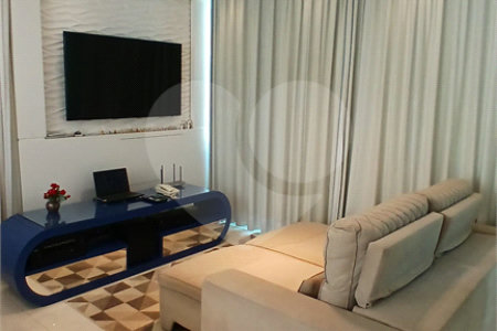 Casa à venda com 3 suítes no condomínio Figueira Garden, Atibaia - SP