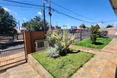 Casa à venda com 3 quartos, sendo 2 suítes, em Jardim Europa (vila Xavier), Araraquara, SP