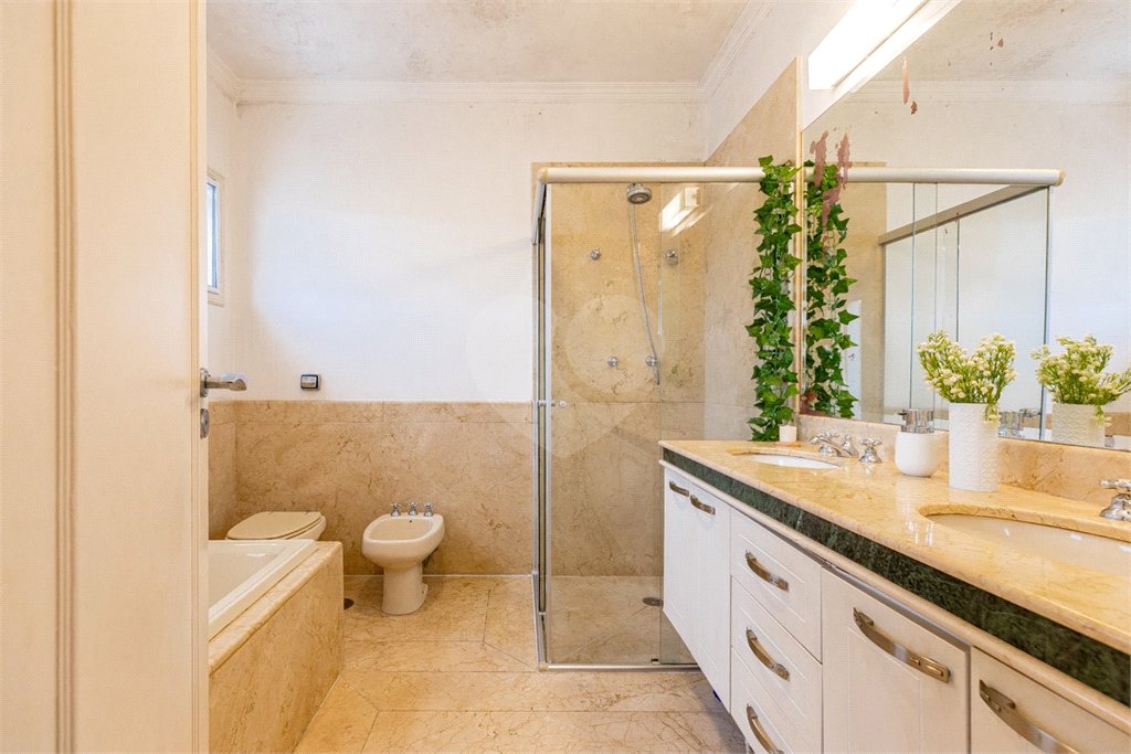 Casa à venda com 4 suítes no condomínio Saint Germain, São Paulo - SP