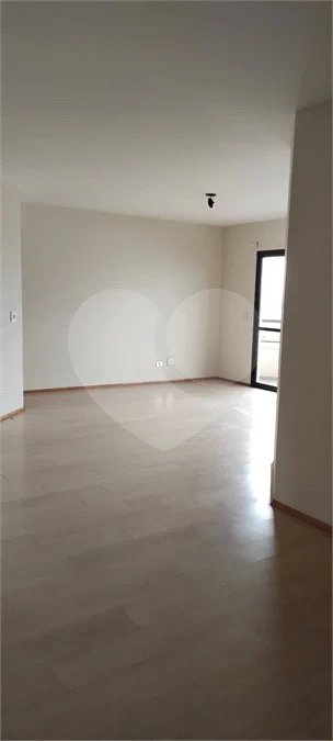 Apartamento Espaçoso com 4 Dormitórios, Suíte e Varanda no Jardim Paris