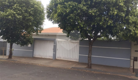 Casa Térrea à venda com 3 quartos, sendo 1 suíte,  em Jardim Maria Luiza, Araraquara, SP
