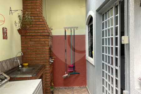 Sobrado à venda com 4 quartos, sendo 1 suíte,  em Jardim Las Vegas, Santo André, SP