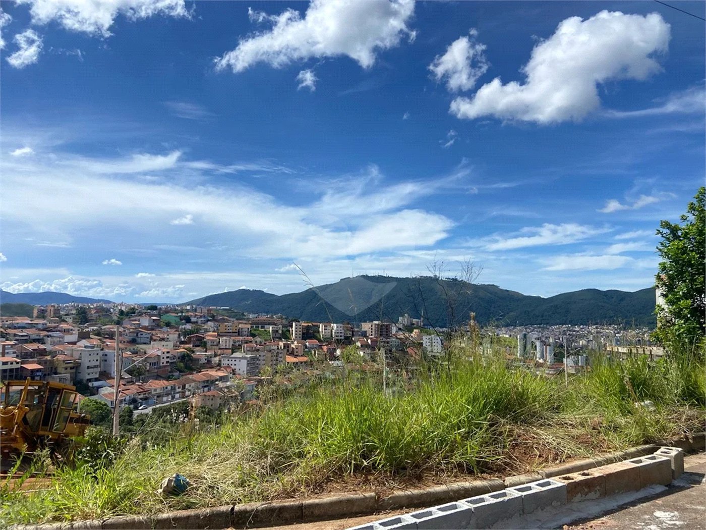 Terreno à venda em Jardim Bandeirantes, Poços de Caldas - MG