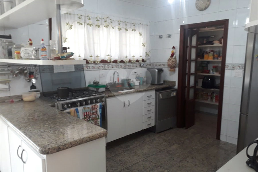 Sobrado à venda com 6 quartos, sendo 5 suítes, em Tremembé, São Paulo, SP