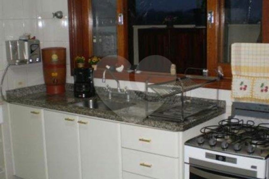 Casa à venda com 3 quartos, sendo 1 suíte, no condomínio Barbará II, São Paulo - SP
