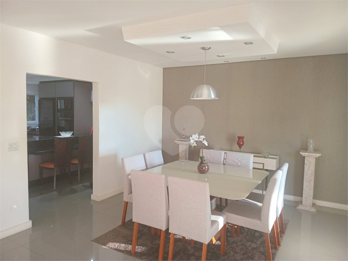 Casa à venda com 4 quartos, sendo 3 suítes, no condomínio Arco Iris, Atibaia - SP