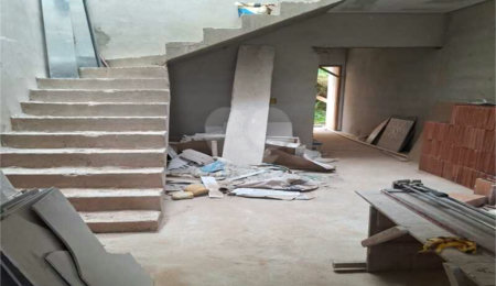 Casa de Vila à venda com 3 quartos, sendo 1 suíte,  em Vila Elze, São Paulo, SP