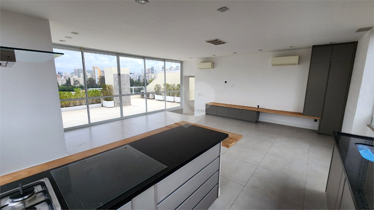 Apartamento à venda com 3 quartos, sendo 2 suítes,  em Paraíso do Morumbi, São Paulo, SP
