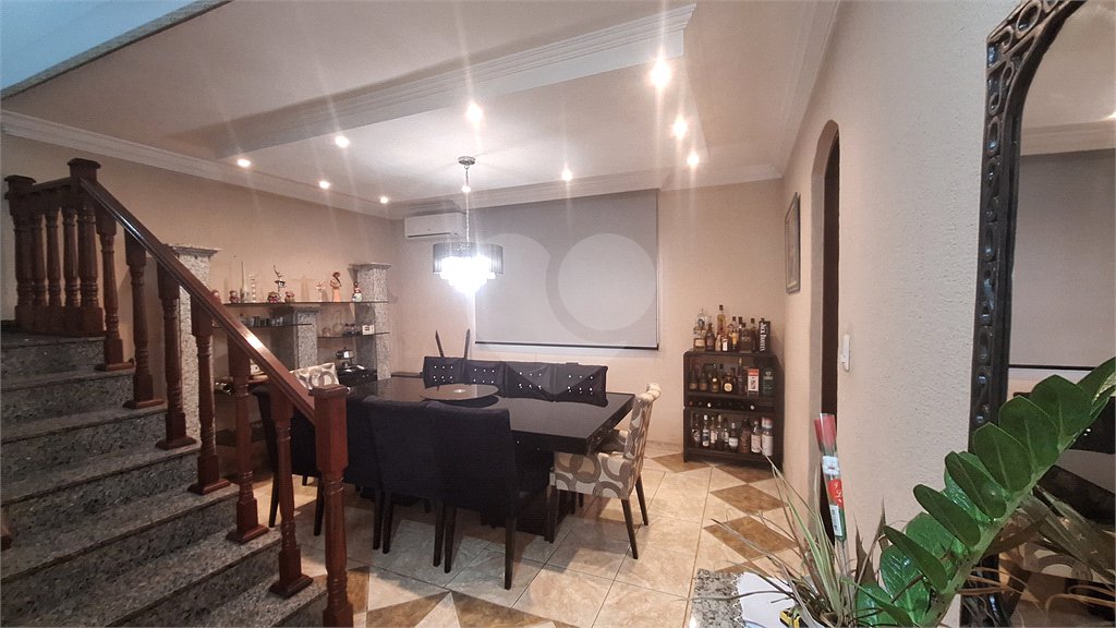 Sobrado à venda com 4 quartos, sendo 1 suíte, em Tremembé, São Paulo, SP