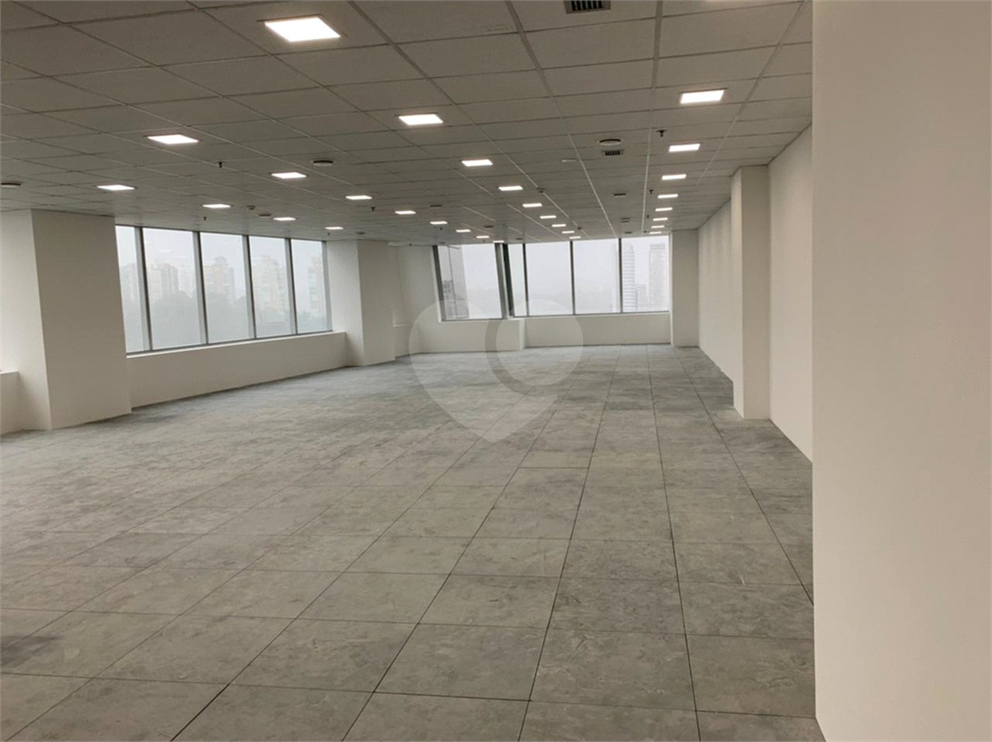Sala à venda em Várzea de Baixo, São Paulo, SP