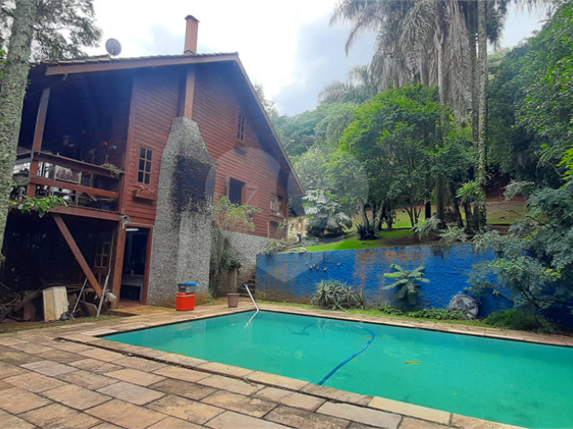 Casa à venda com 4 quartos, sendo 2 suítes,  no condomínio Associação Reserva das Hortênsias, Mairiporã - SP