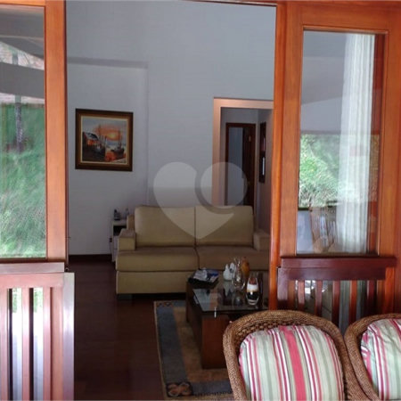 Casa à venda com 4 quartos, sendo 2 suítes,  no condomínio Ypê Branco I, São Paulo - SP