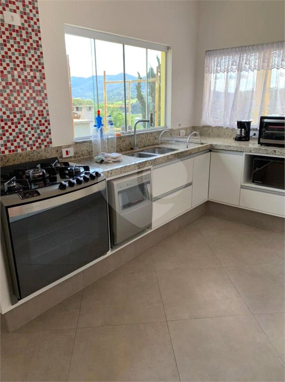 Casa à venda ou para alugar com 3 suítes no condomínio Serra da Estrela, Atibaia - SP