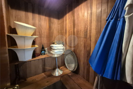 Casa de Vila à venda ou para alugar com 4 quartos, sendo 2 suítes,  em Jardim Leonor, São Paulo, SP