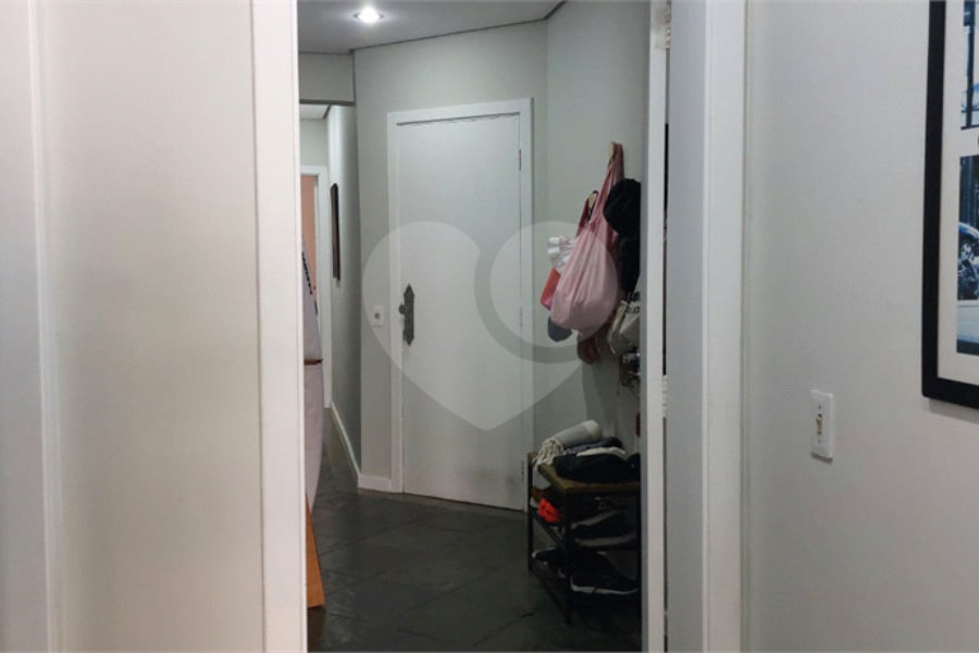 Apartamento à venda com 3 quartos, sendo 1 suíte, em Pitangueiras, Guarujá, SP