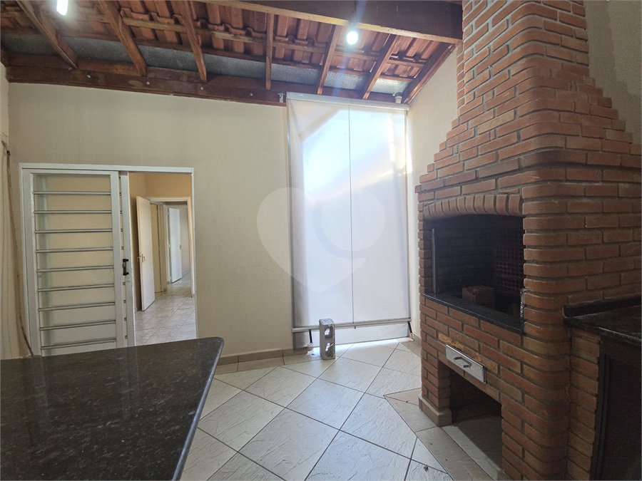 Casa à venda com 3 quartos, sendo 1 suíte, no condomínio Parque das Árvores, Sorocaba - SP