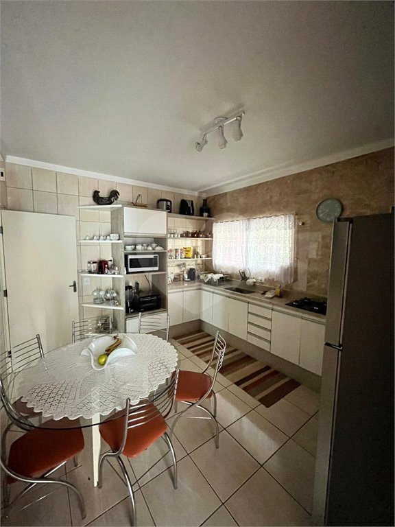 Casa à venda com 3 quartos, sendo 1 suíte, no condomínio Portal do Sabiá, Araçoiaba da Serra - SP