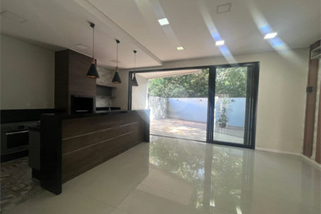 Casa à venda com 3 quartos, sendo 1 suíte, no condomínio Jardim Guarujá, Salto - SP