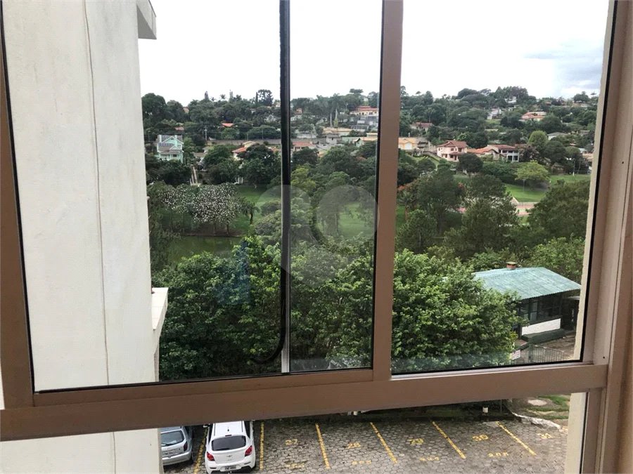 Apartamento em Bragança Paulista com 1 suíte, cozinha americana, varanda, 1 vaga garagem, área lazer com piscina e salão de festas