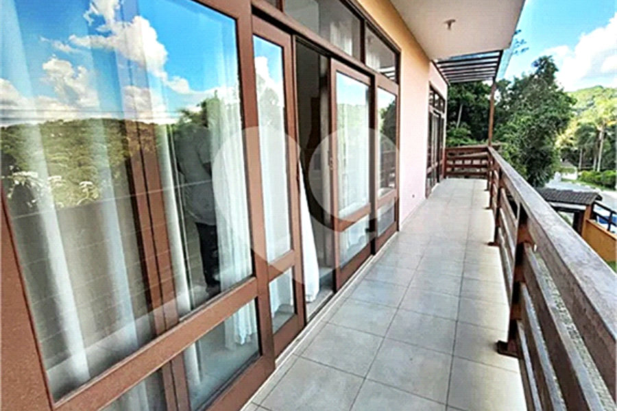 Casa à venda ou para alugar com 7 quartos, sendo 5 suítes, no condomínio Sausalito, Mairiporã - SP