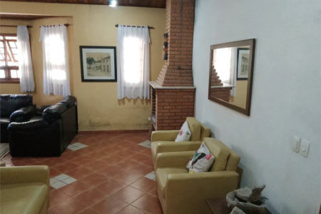 Casa à venda com 4 quartos, sendo 1 suíte, no condomínio Quinta da Cachoeira, Embu das Artes - SP