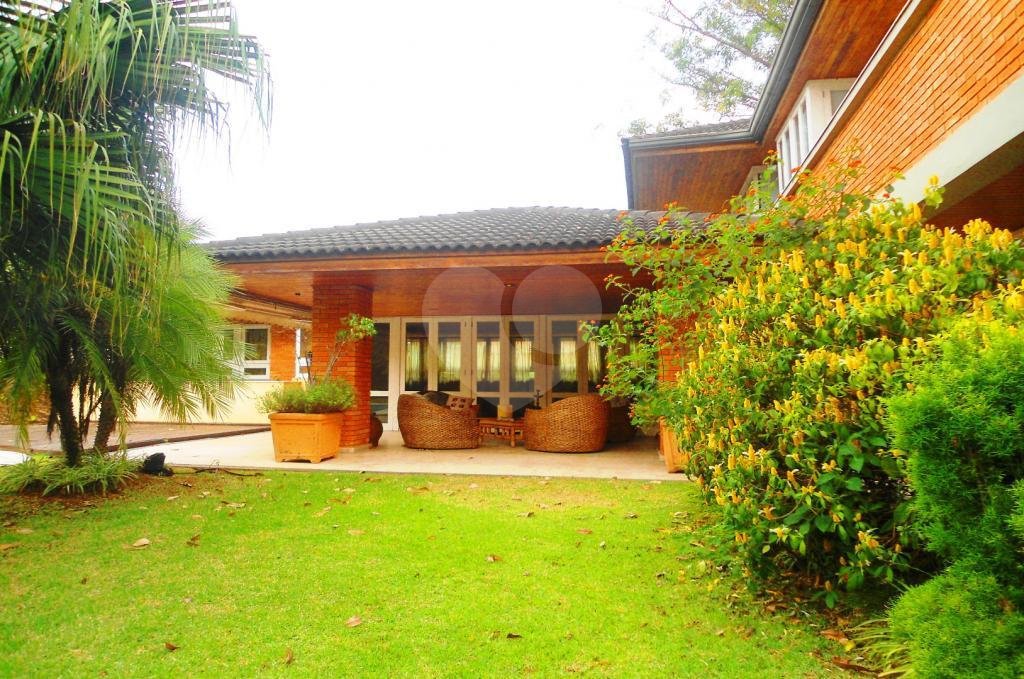 Sobrado à venda com 4 suítes em Jardim Cordeiro, São Paulo, SP
