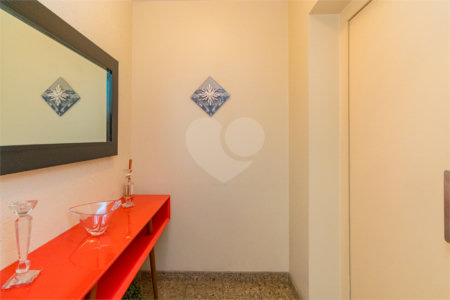 Apartamento à venda com 3 quartos, sendo 1 suíte, em Moema, São Paulo, SP
