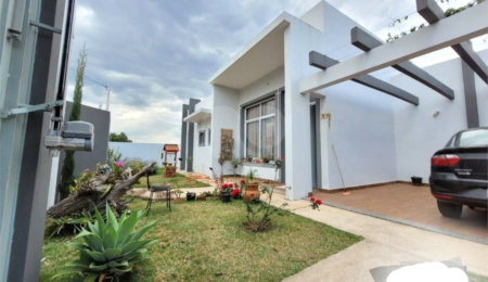 Casa à venda com 3 quartos, sendo 1 suíte,  em Jardim Estância Brasil, Atibaia, SP