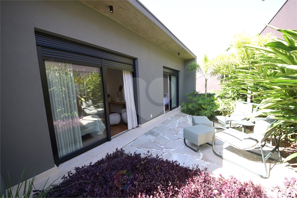Casa à venda com 4 suítes no condomínio Villa dos Pinheiros, Indaiatuba - SP