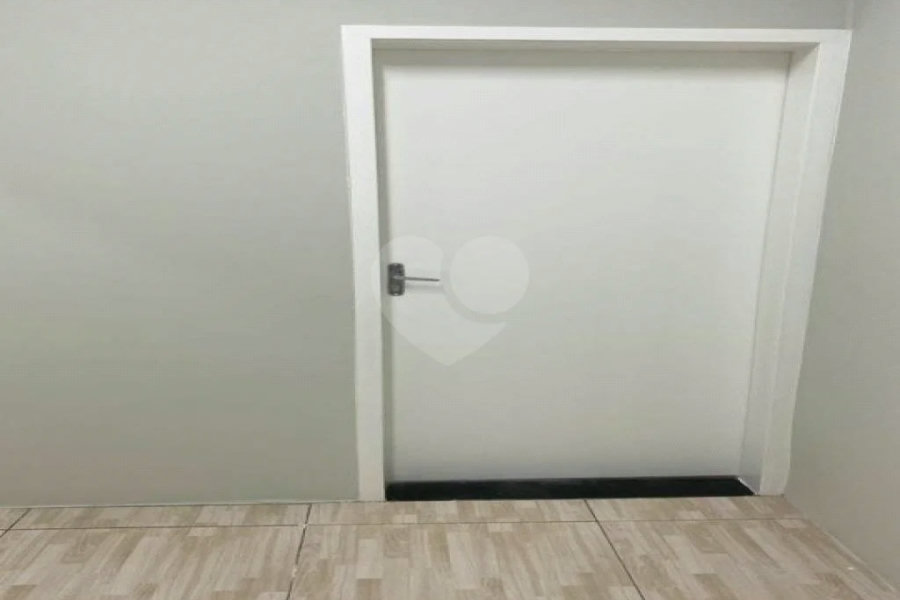 Ótima sala para escritório com 37 m², possui 2 ambientes.