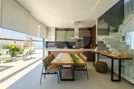 Indaiatuba - Condominio Villa Sapezal - 318 m² de Terreno - 230 m² de Área Construída - 3 suítes, sendo 1 Master com closet planejado - Sala de TV - Sala de estar integrada à Sala de jantar - Cozinha com móveis planejados - Despensa - Escritório planejado - Lavabo - Piscina com preparação para aquec
