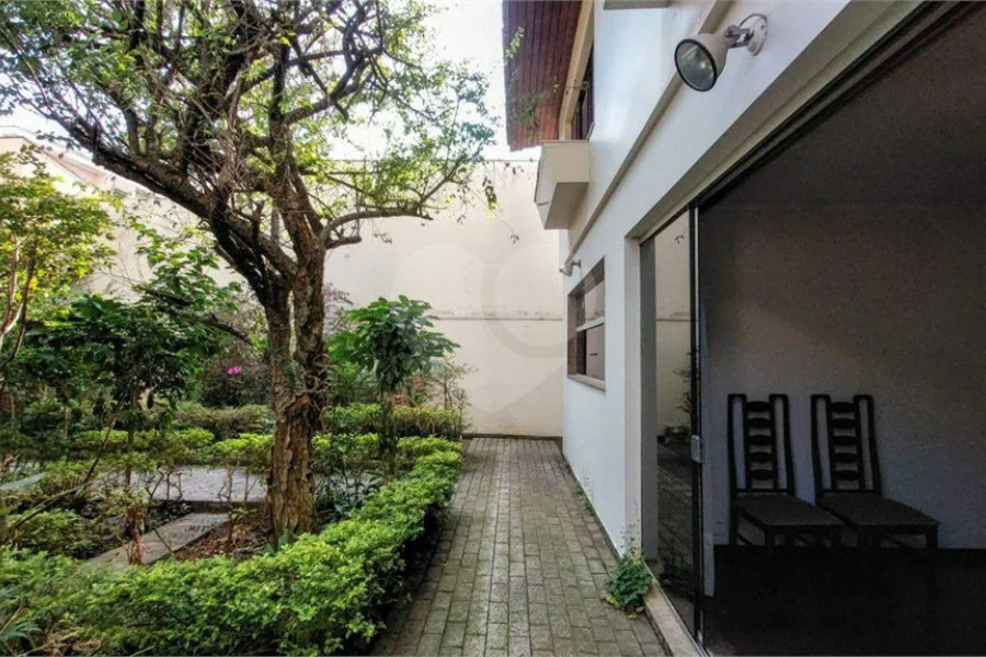 Casa à venda com 6 quartos, sendo 3 suítes,  em Jardim Brasil (zona Sul), São Paulo, SP