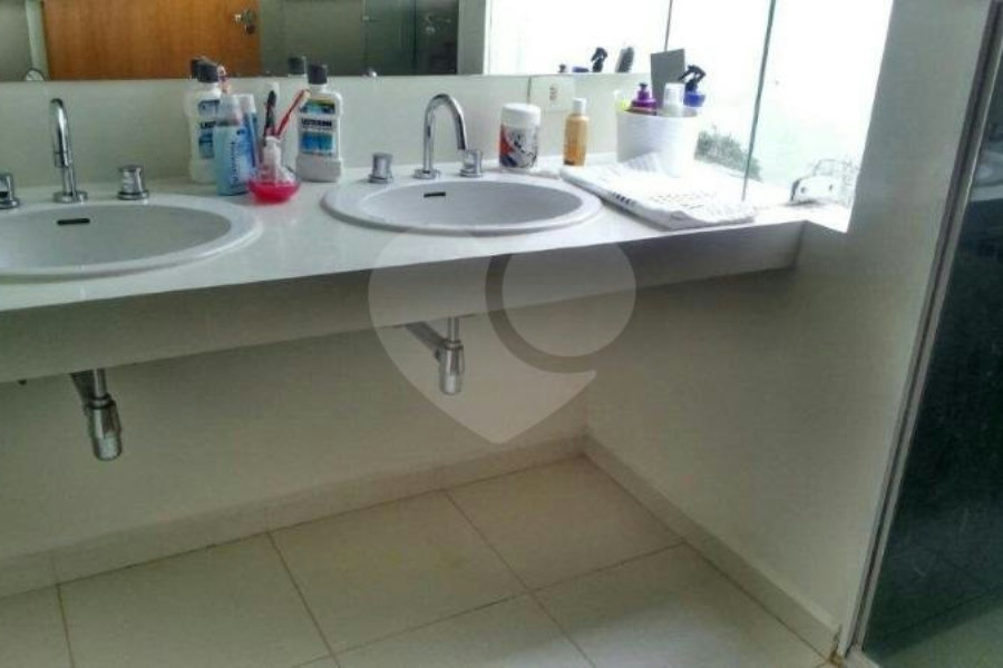 Sobrado à venda com 5 quartos, sendo 2 suítes, em Butantã, São Paulo, SP