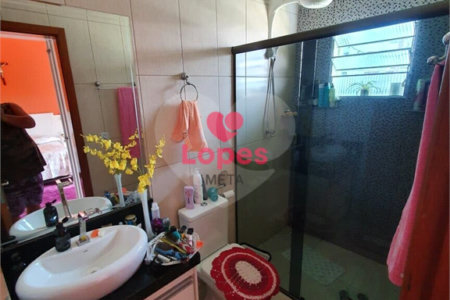 Sobrado à venda com 4 quartos, sendo 1 suíte,  em Jardim Rodolfo, São José dos Campos, SP