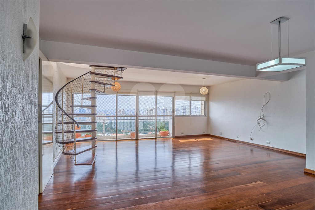Cobertura à venda ou para alugar com 5 quartos, sendo 2 suítes, em Alto da Boa Vista, São Paulo, SP