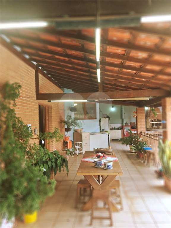 Casa à venda com 3 quartos, sendo 1 suíte, no condomínio Acmti - Colinas do Mosteiro, Terras de Itaici e Recanto dos Pássaros, Indaiatuba - SP