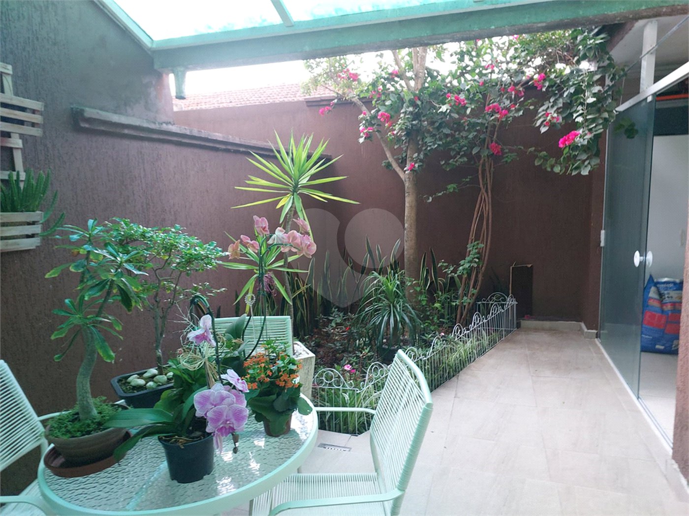 Casa à venda com 3 quartos, sendo 1 suíte, no condomínio Algarve Residencial, São Paulo - SP