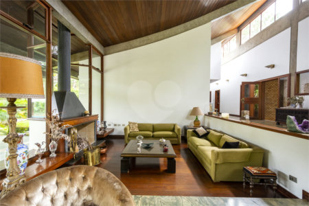 Casa à venda com 3 suítes no condomínio Chácara Flora, São Paulo - SP